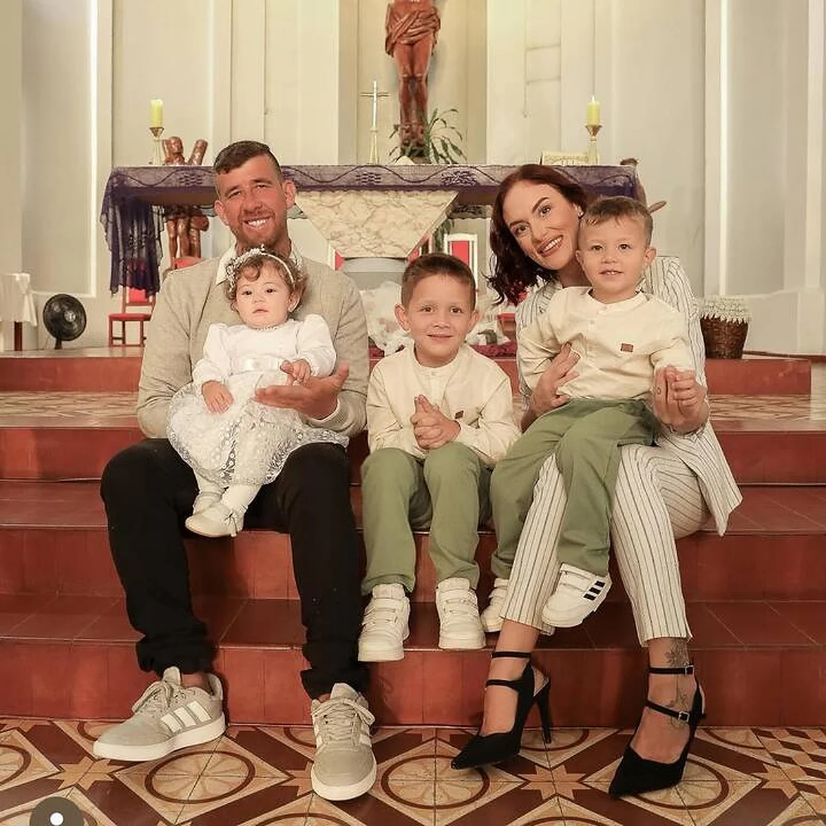 Everton e Sabrina, anfitriões da Cabana Espelho das Nuvens, com a família